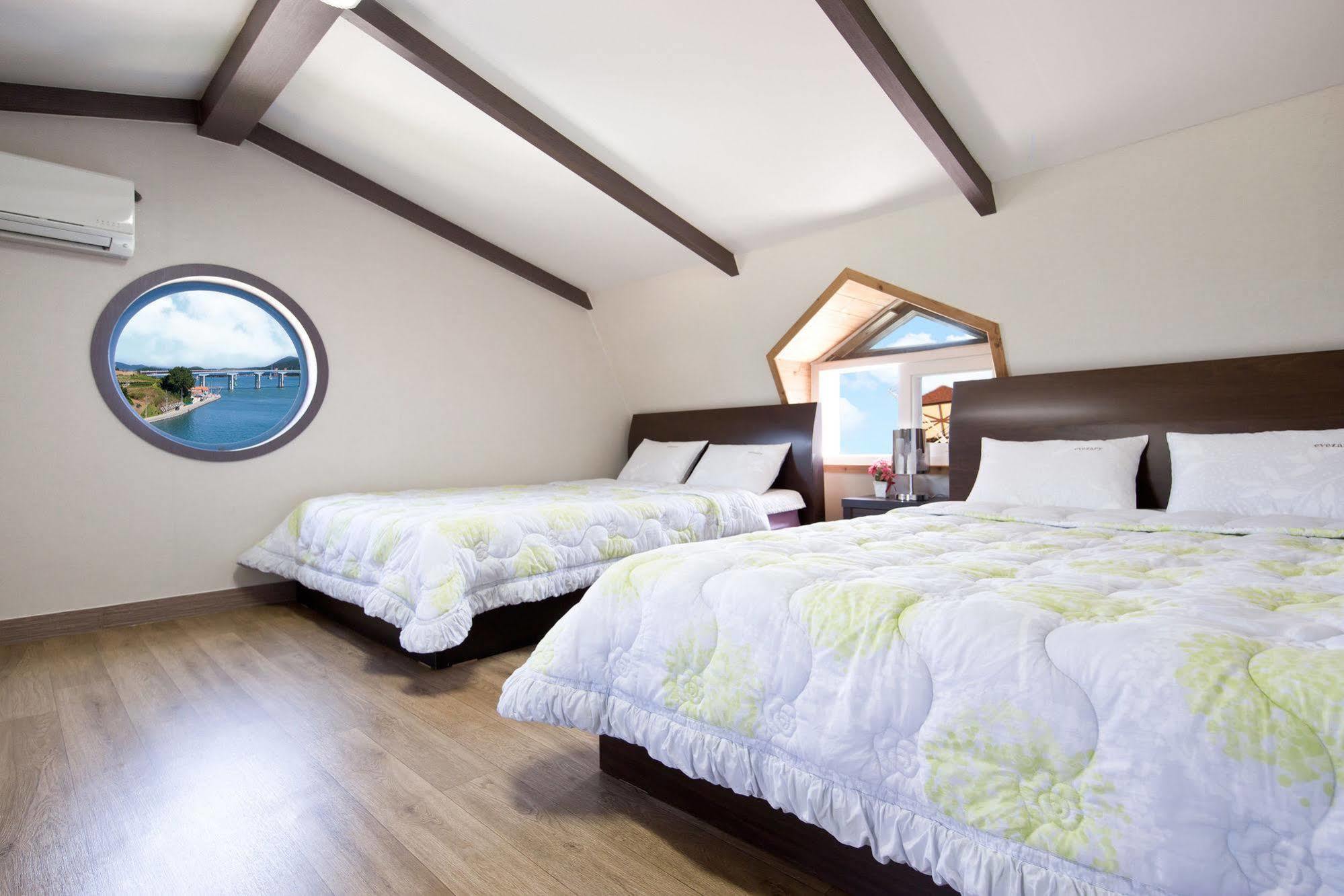 Hyacinth Pension Tongyeong Exterior photo
