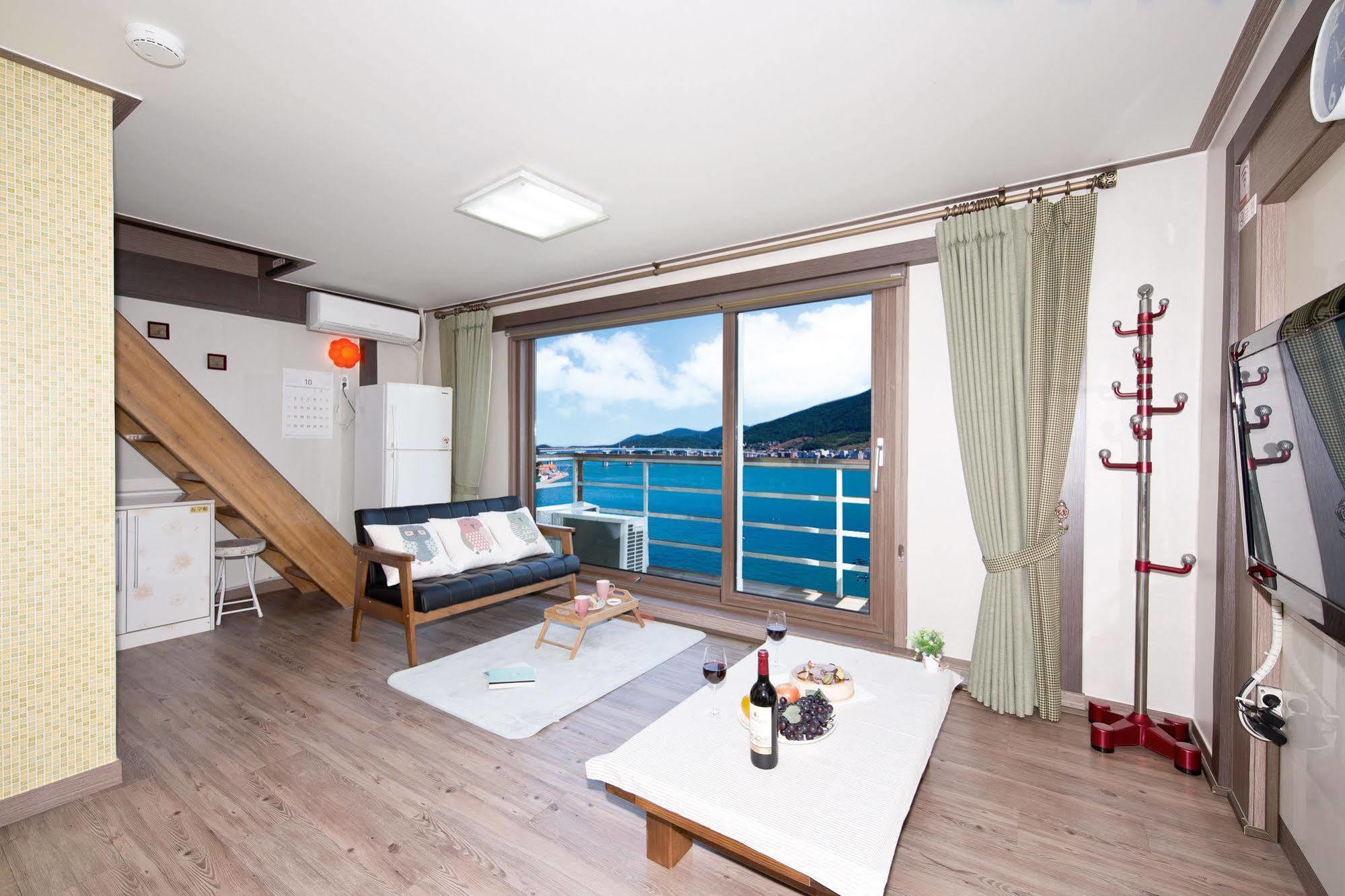 Hyacinth Pension Tongyeong Exterior photo