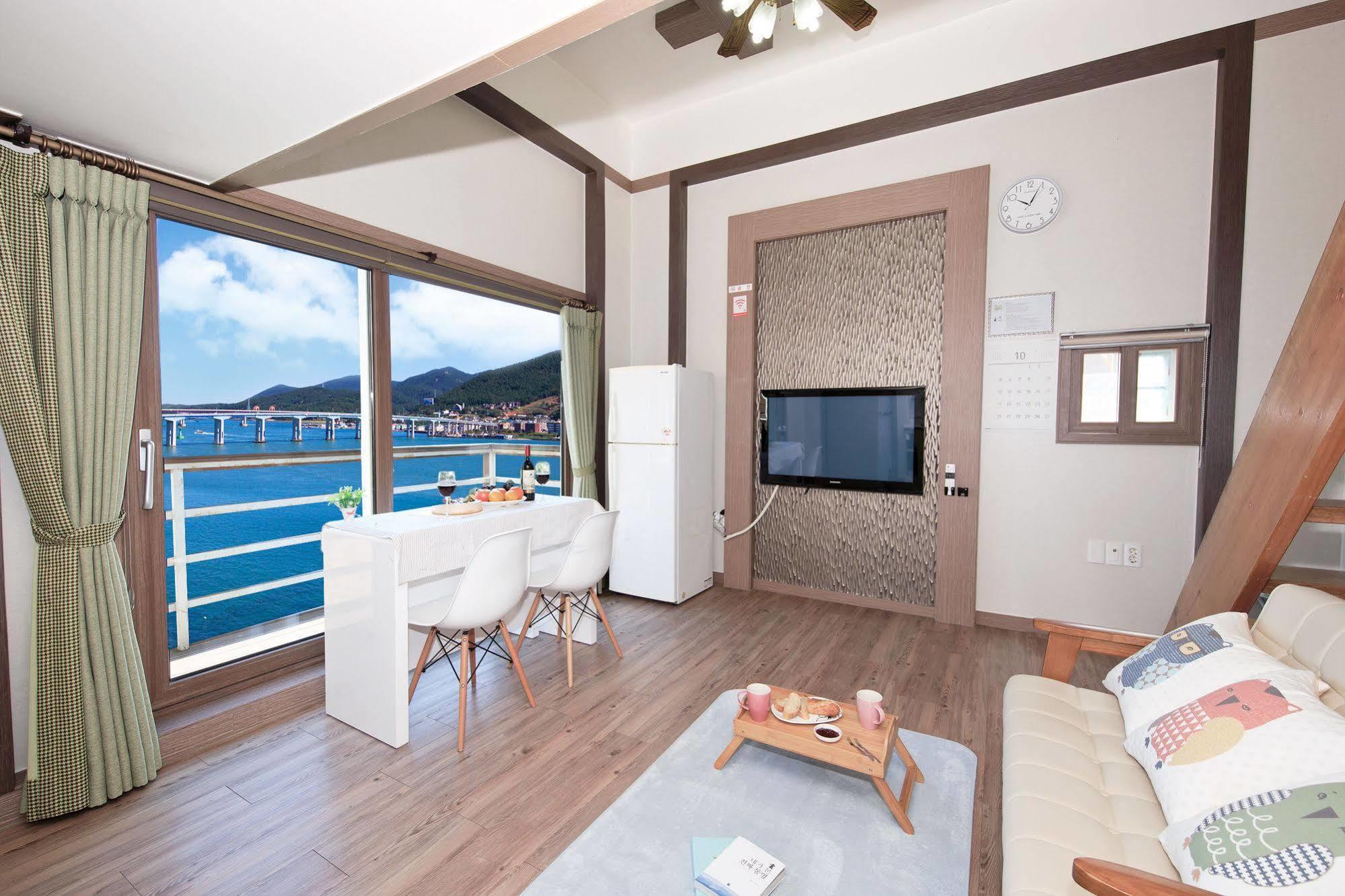 Hyacinth Pension Tongyeong Exterior photo