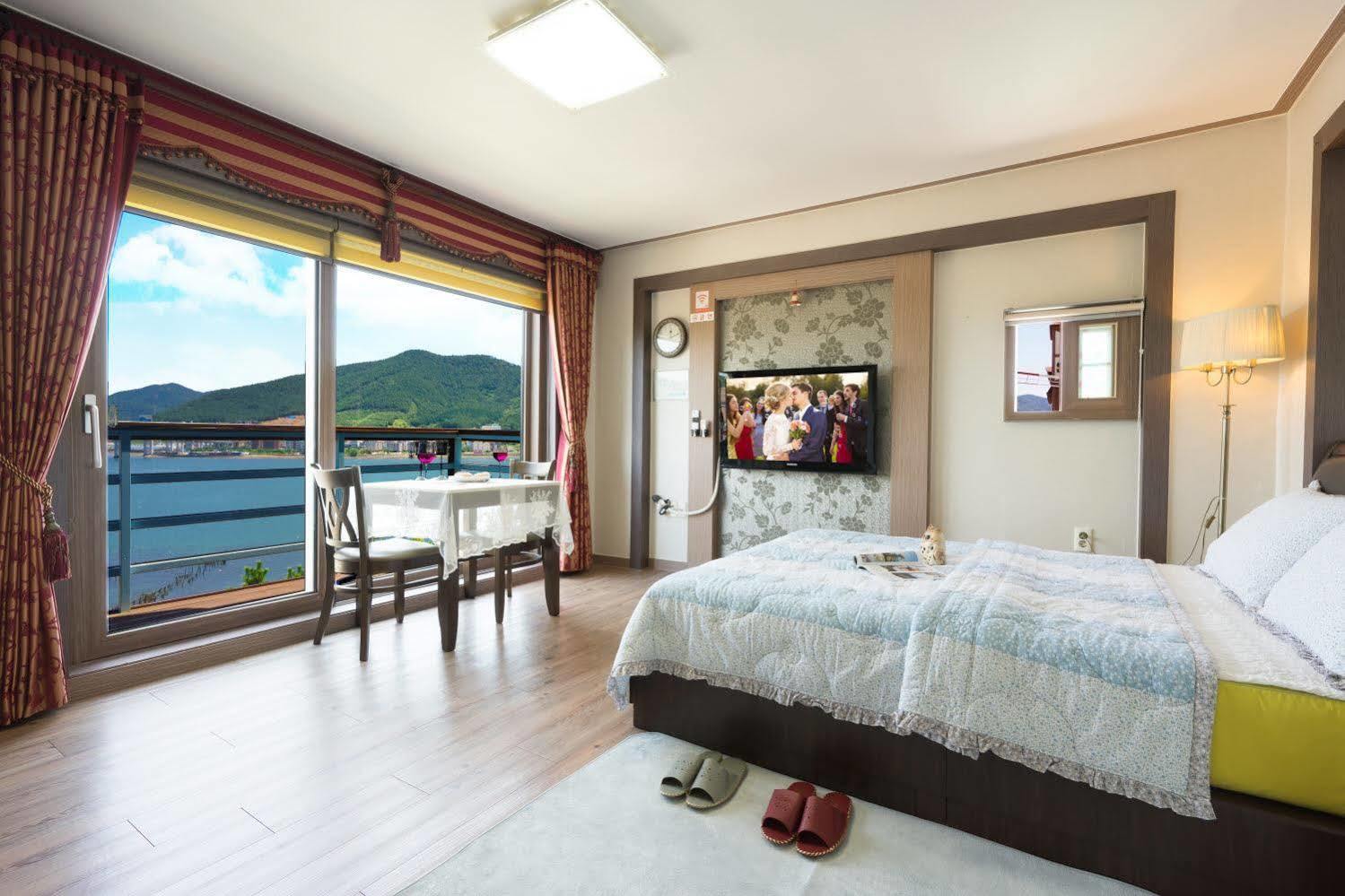 Hyacinth Pension Tongyeong Exterior photo